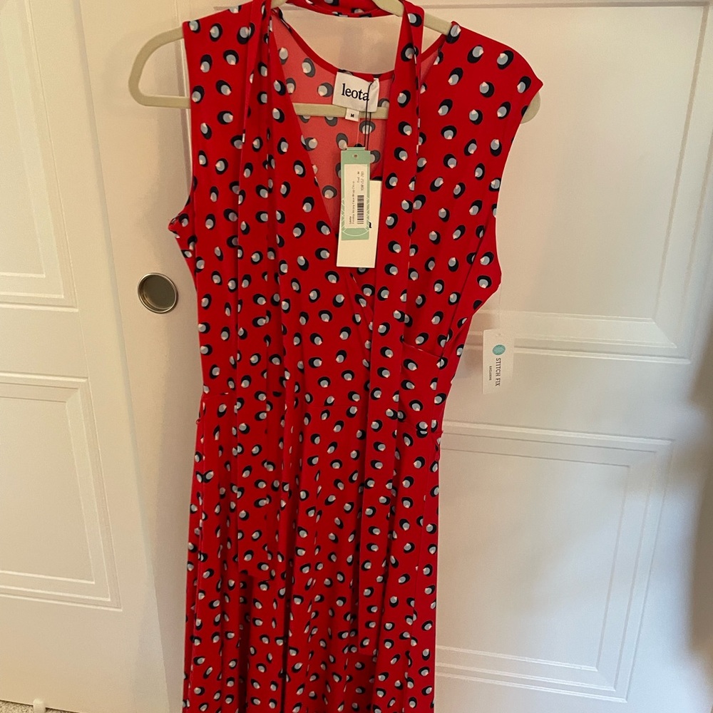 Leota sleeveless dress never worn with tags